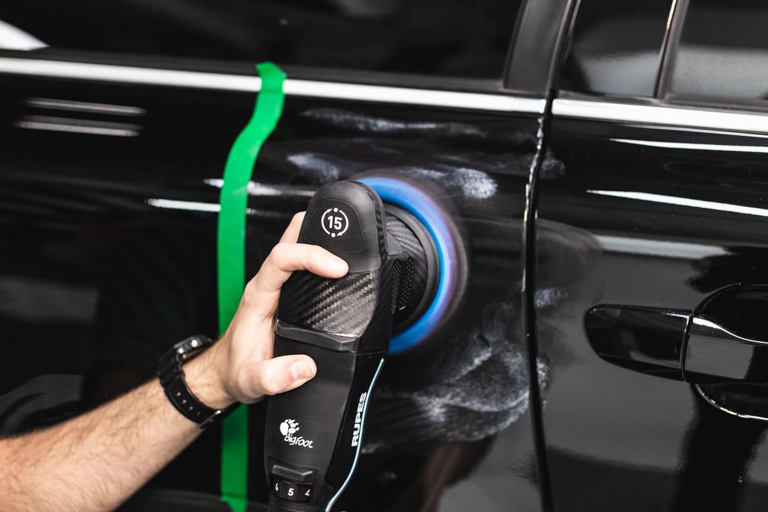 Koch-Chemie Micro Cut & Finish Polishing Compound with Carnauba Wax - Permanent Removal of Holograms, Fine Scratches & Sanding Marks; Long Term Sealing; Non-Fugitive Silicones (250 milliliters) - Image 4