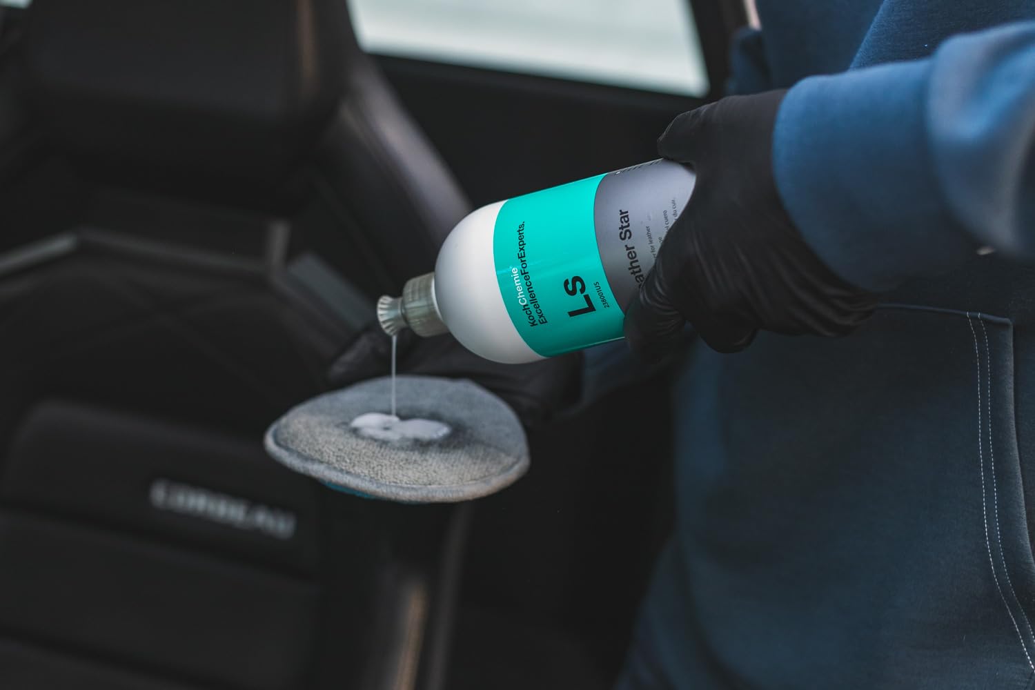 KOCHCHEMIE - Leather Star - Deep Cleaner for Leather; Revitalizes, Preserves, and Protects; Pleasant Fragrance, Color Intensifying Appearance, Supple Soft Feel; Non-Slippery Formula (1 Liter) - Image 4