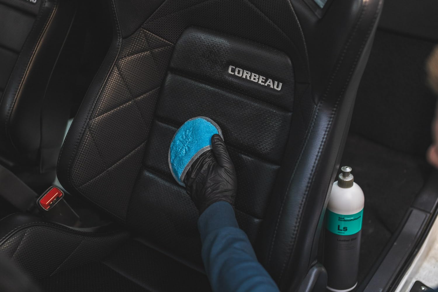 KOCHCHEMIE - Leather Star - Deep Cleaner for Leather; Revitalizes, Preserves, and Protects; Pleasant Fragrance, Color Intensifying Appearance, Supple Soft Feel; Non-Slippery Formula (1 Liter) - Image 5