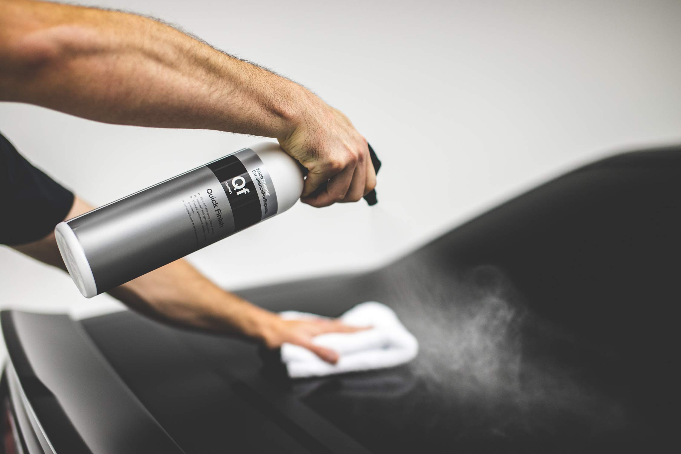 KOCHCHEMIE Quick Finish Allround Finish Spray - Silicone-Oil-Free; Cleans, Cares, & Seals Smooth and Painted Surfaces; Safe on Existing Polishes and Waxes; Great for Showroom Exhibitions (1 Liter) - Image 4