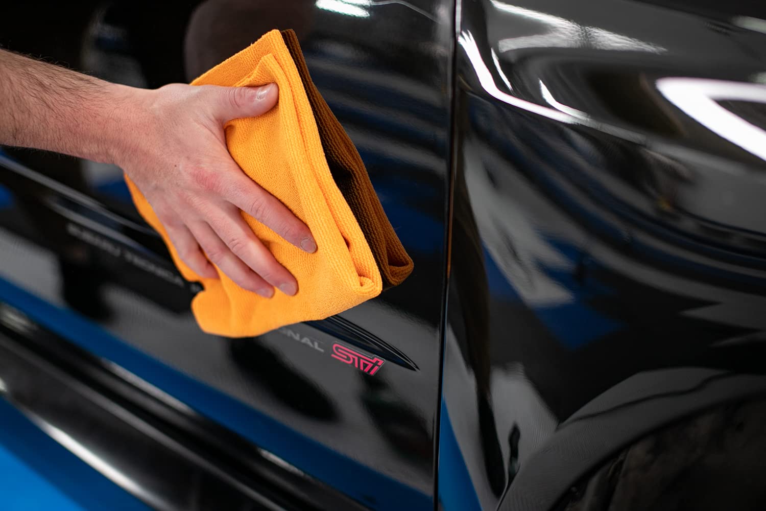 The Rag Company - The Edgeless Pearl - Professional Microfiber Detailing Towel for Ceramic Coating Leveling and Sealant Removal, Scratch-Free with No Tags, 320gsm, 16in x 16in, Orange - 12-Pack - Image 4