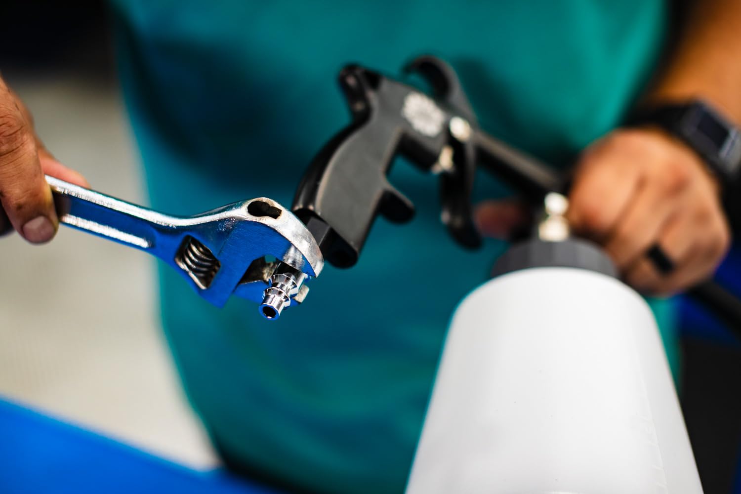 The Rag Company - The Ultra Air Engine Blaster – Exterior Detailing; Customizable Cleaning; Durable Metal Design; Obliterates Grime from Vehicle's Engine Bay - Black - Image 8